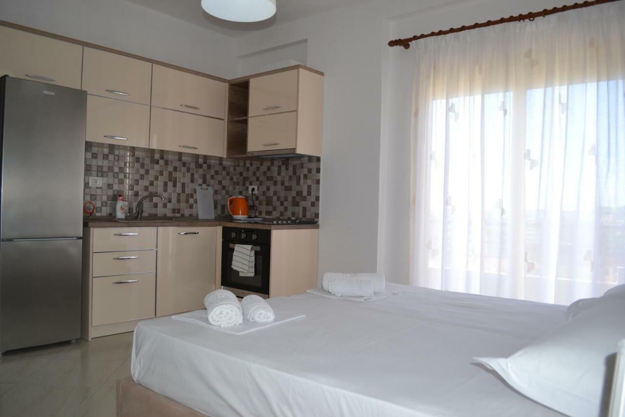 Seaview Bay Studio & Private Garage Vlore Exterior photo